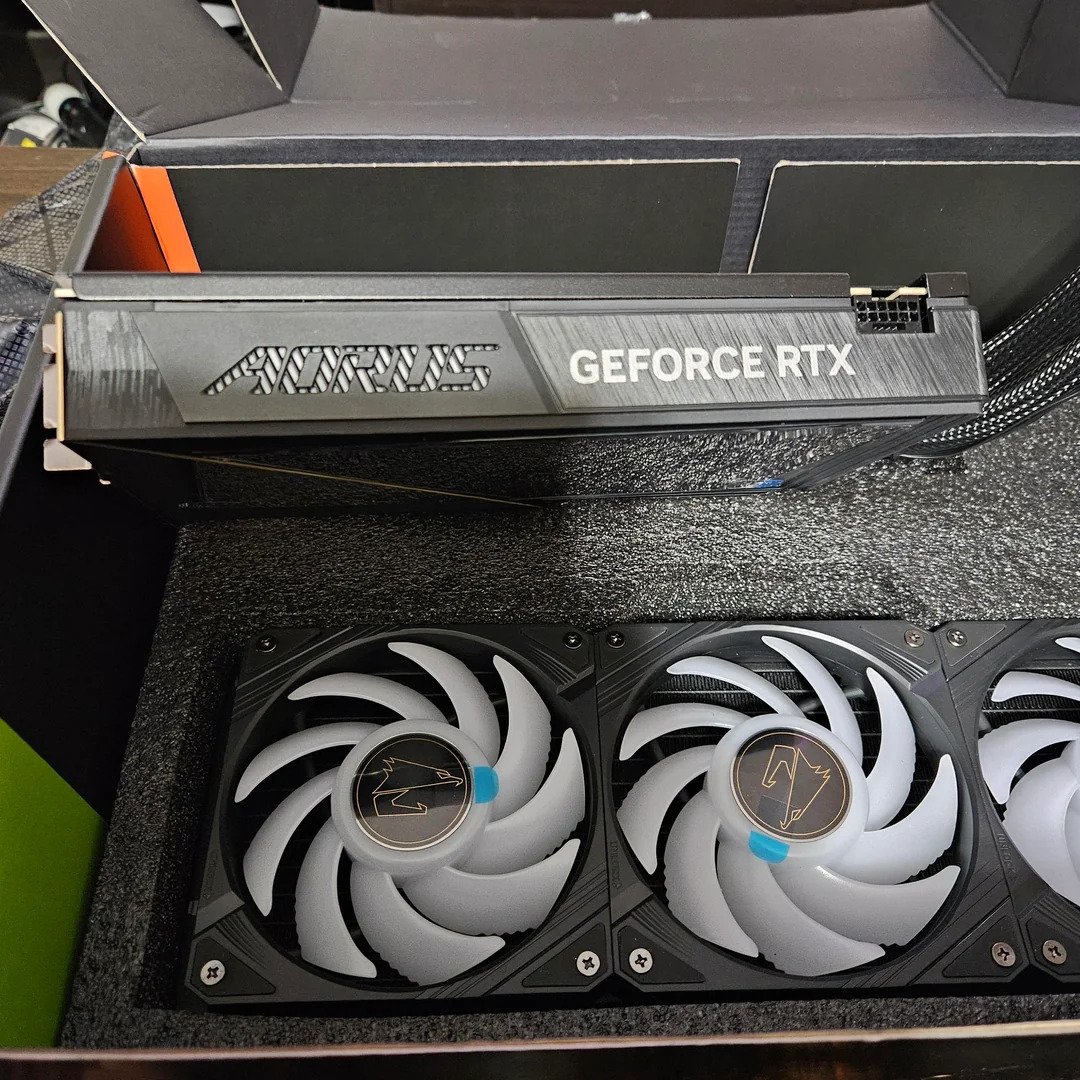 gigabyte-aorus-rtx-5090-xtreme-waterforce-wb-32g-gv-n5090aorusx-wb-32gd-gddr7-big-0