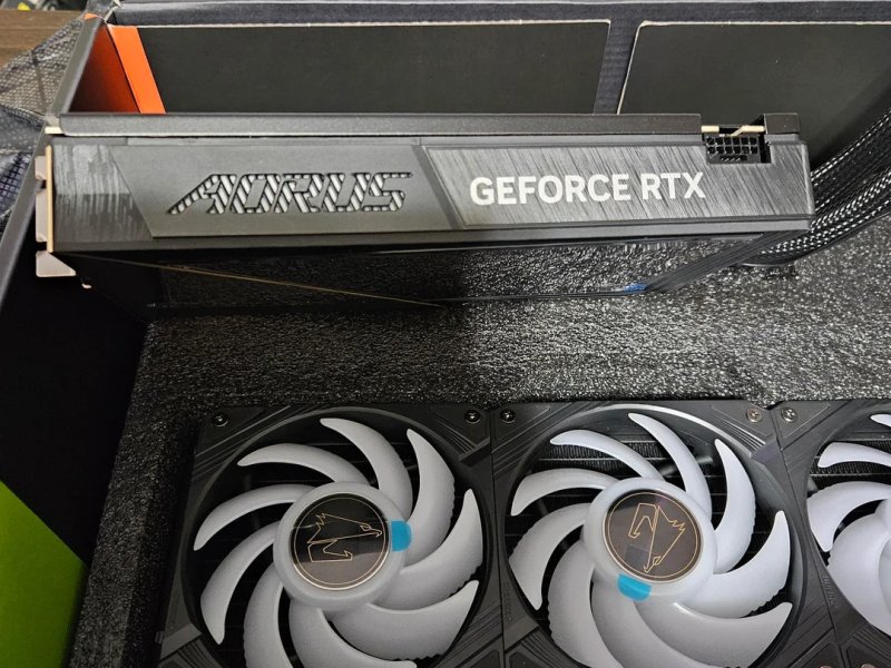 gigabyte-aorus-rtx-5090-xtreme-waterforce-wb-32g-gv-n5090aorusx-wb-32gd-gddr7
